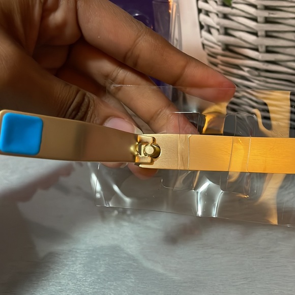 GSQ Hair Scrunchie & Nail Clipper Set (2pc) - Picture 15 of 16